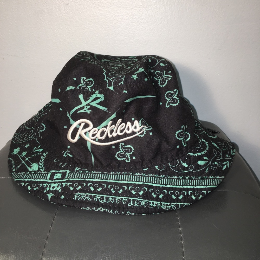 YOUNG & RECKLESS Bucket Hat (Unisex)